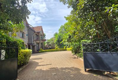 5 Bed Townhouse with En Suite at Convent Drive - 2