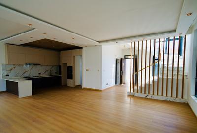 5 Bed Villa with En Suite at 2026-386 5 Bed - 4