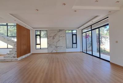 5 Bed Townhouse with En Suite in Lavington - 3