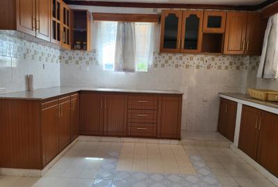 5 Bed House with En Suite in Runda - 4