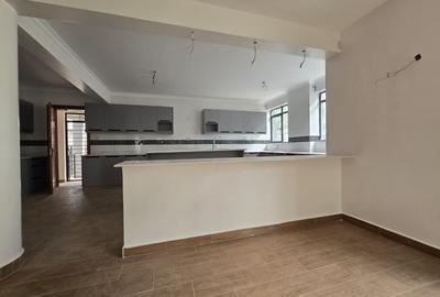 4 Bed House with En Suite in Ridgeways - 3