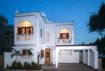 4 Bed Villa with En Suite in Nyali Area - 2