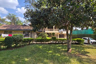5 Bed House with En Suite in Runda - 2