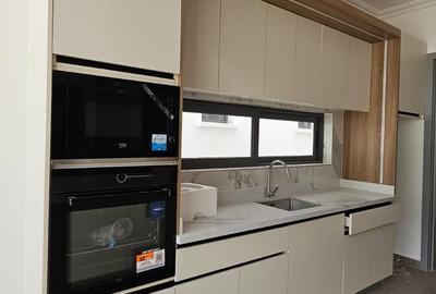 5 Bed Townhouse with En Suite in Lavington - 4