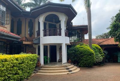 4 Bed House with En Suite in Runda - 2