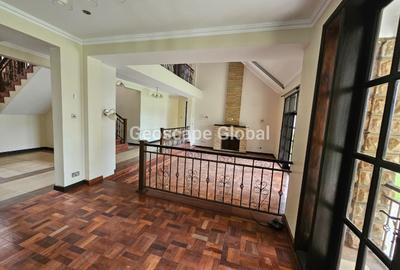 4 Bed House with En Suite in Rosslyn - 2