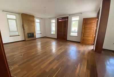 5 Bed Townhouse with En Suite in Lavington - 3