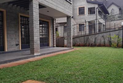 5 Bed Townhouse with En Suite in Lavington - 3