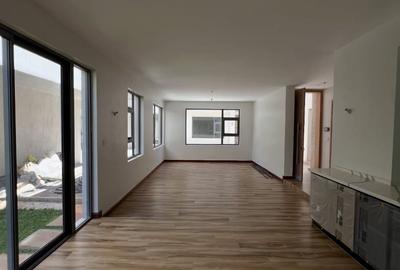 6 Bed Townhouse with En Suite in Lavington - 3