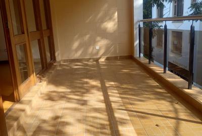 3 Bed Apartment with En Suite at Riverside Drive - 2