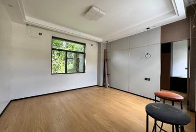 5 Bed Townhouse with En Suite in Lavington - 4