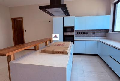 4 Bed Apartment with En Suite in Westlands Area - 4