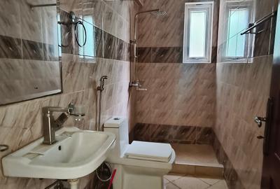 4 Bed Apartment with En Suite at Parklands - 4