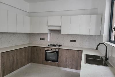 3 Bed Apartment with En Suite in Brookside - 4