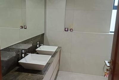 Serviced 3 Bed Apartment with En Suite at Links Road - 3
