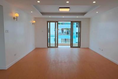 4 Bed Apartment with En Suite at Hatheru Road - 3