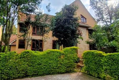 5 Bed Townhouse with Garden at Near The Hub - 2