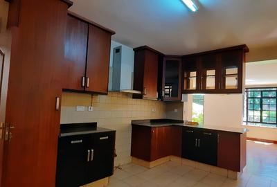 4 Bed Townhouse with En Suite at Lavington - 3