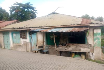 10 Bed House with Borehole at Mtopanga