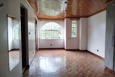 5 Bed House with En Suite in Lavington - 3