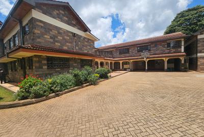 5 Bed House with En Suite in Nyari