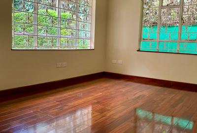 2 Bed House with En Suite in Ridgeways - 3