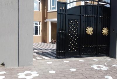 5 Bed Townhouse with En Suite in Athi River - 2