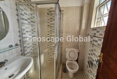 4 Bed House with En Suite in Rosslyn - 4