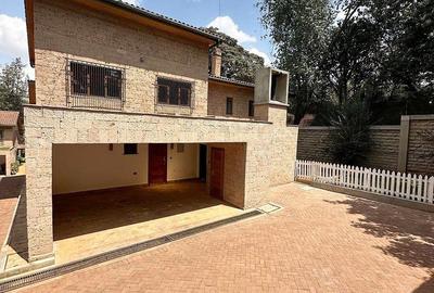 4 Bed Townhouse with En Suite in Lavington