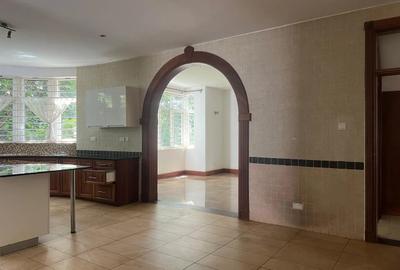 5 Bed Townhouse with En Suite in Rosslyn - 3