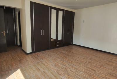 3 Bed Apartment with En Suite at Parklands - 4