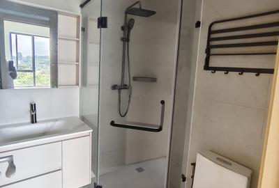 2 Bed Apartment with Swimming Pool in Riverside