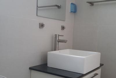 Furnished 2 Bed Apartment with Swimming Pool in Kilimani - 4
