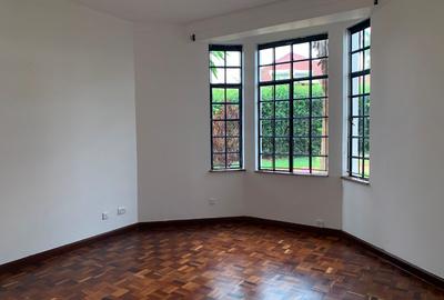 6 Bed House with En Suite in Kyuna - 2
