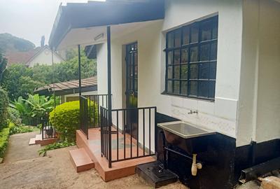 1 Bed House with Garden in Lavington