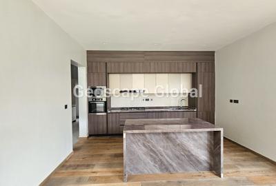 5 Bed House with En Suite in Runda - 4