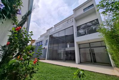 5 Bed Townhouse with En Suite in Lavington - 3