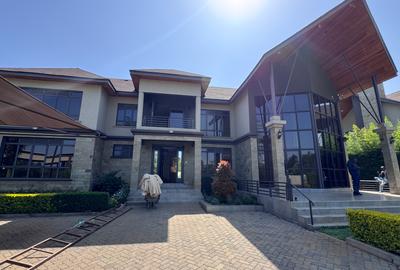 5 Bed Villa with En Suite in Runda