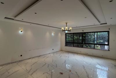 5 Bed Townhouse with En Suite in Lavington - 4