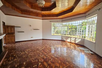 5 Bed House with En Suite in Runda - 4