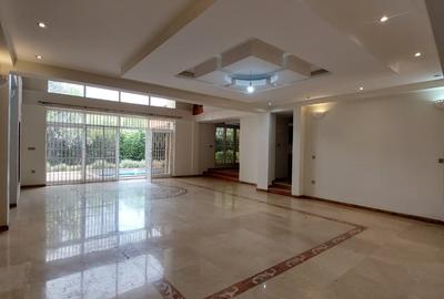 5 Bed Townhouse with En Suite at Convent Drive - 2
