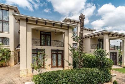 5 Bed House with En Suite in Lavington - 2