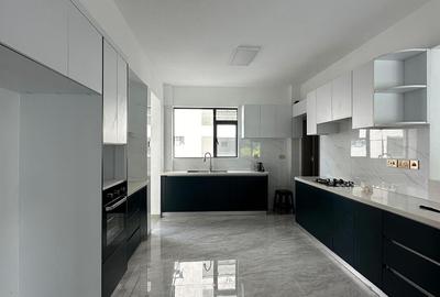 4 Bed Apartment with En Suite at Oledume Road