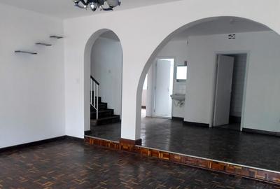 5 Bed House with En Suite in Westlands Area - 3