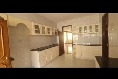 3 Bed Apartment with En Suite in Rhapta Road - 4