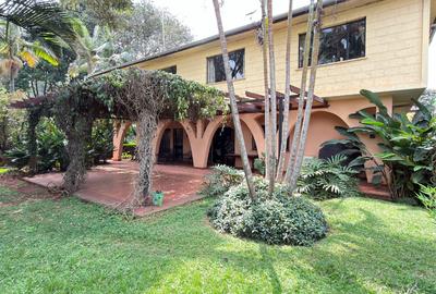 4 Bed House with En Suite at Lavington - 2