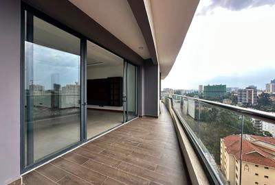 4 Bed Apartment with En Suite at Riverside Drive - 2
