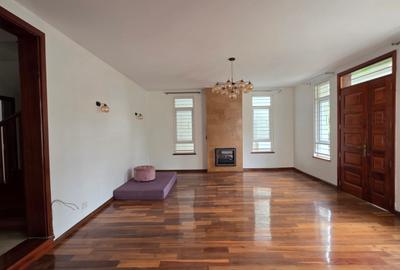 5 Bed Townhouse with En Suite in Lavington - 2