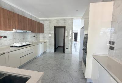 3 Bed Apartment with En Suite in Lavington - 3
