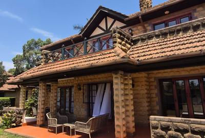 4 Bed Villa with En Suite in Windsor